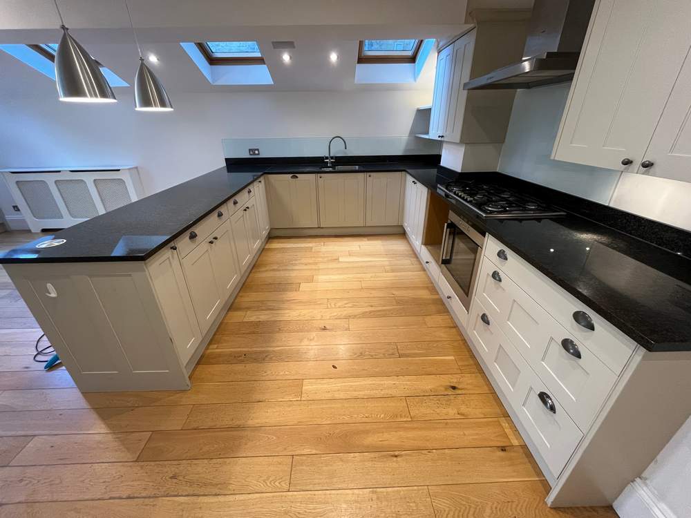 Bespoke Dove Grey Dovetail Soft Close Shaker Kitchen – Siemens Miele Bosch Appliances – Granite Worktops