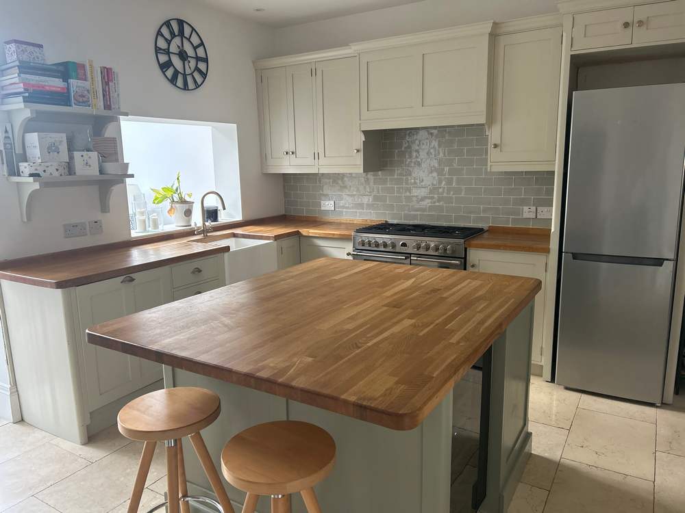 Bespoke Sage Green Dovetail Joint Shaker Kitchen with Matching Island & Pantry – Stoves Smeg Bosch Appliances – Wooden Worktops