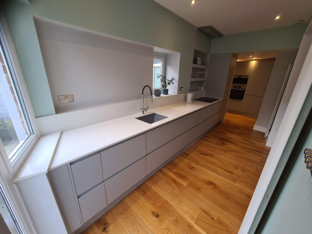 Howdens Matt Grey Kitchen with Quartz Worktops & Appliances