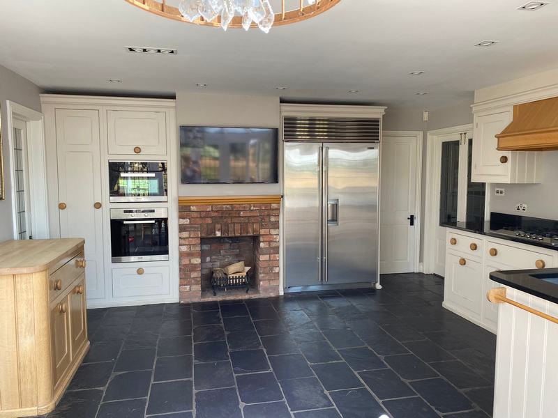 Large Double Mark Wilkinson Cooks Wood Kitchen Sub Zero & Miele Appliances Granite Worktops