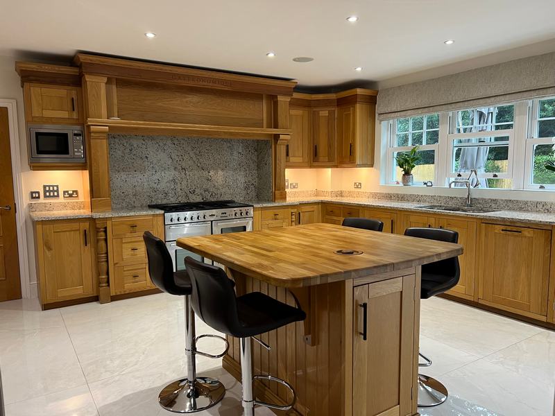 Large Gastronomique Wood Dovetail Pilaster Kitchen & Island Appliances Granite Oak Worktops