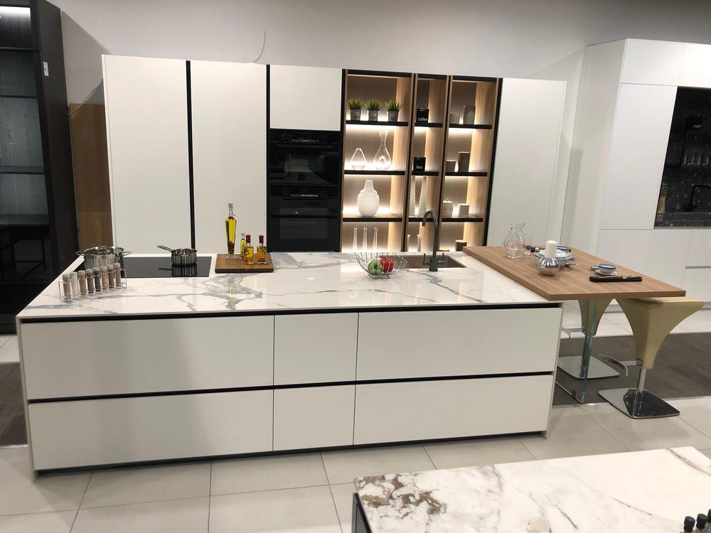 Ex Display Large Miton Menta Matt White Luna Natural Walnut Kitchen & Island Bosch Appliances Statuario Altissimo 12mm Polished Porcelain Worktops