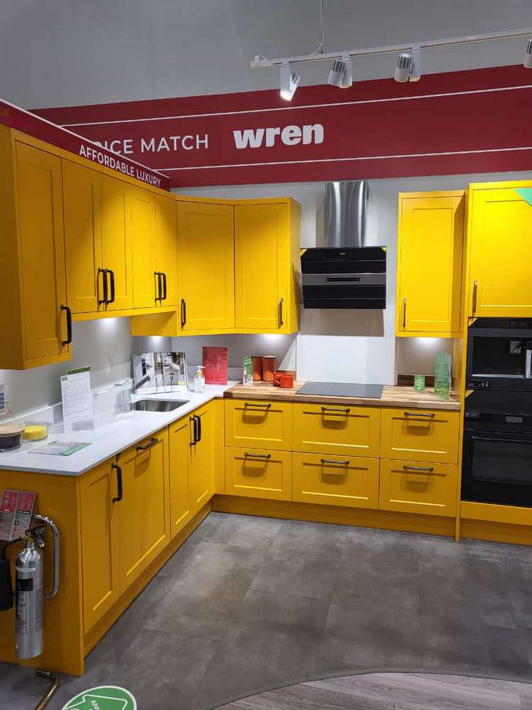 Ex Display Wren Infinity Plus Chelsea Shaker Spectrum Yellow Kitchen - Xena Quartz Statuario Worktops Solid Timber Walnut Worktop – Sink & Tap