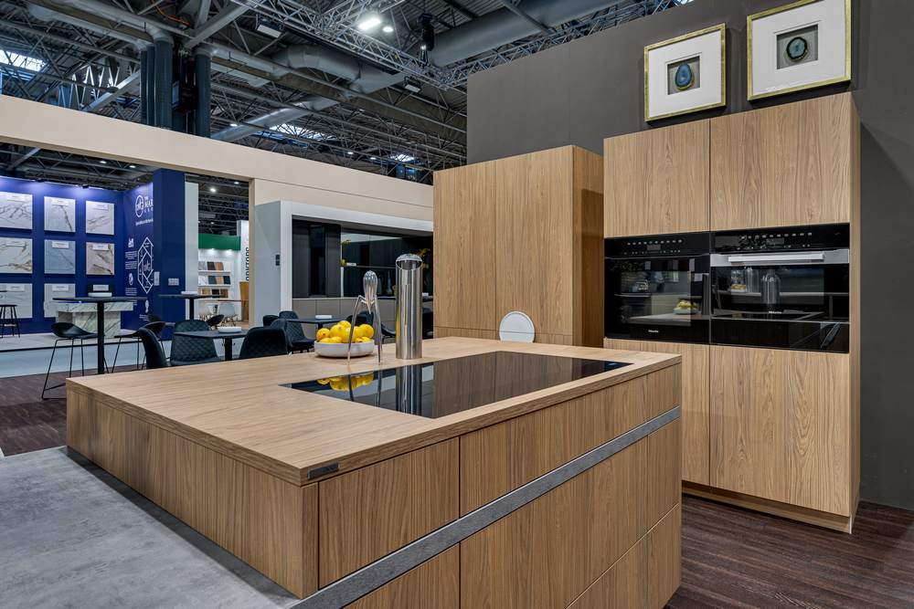 Exhibition Display Nolte Neo Leaf - Golden Oak Kitchen & Matching Island & Table – Miele Appliances - Nolte laminate 25mm Golden Oak Worktops