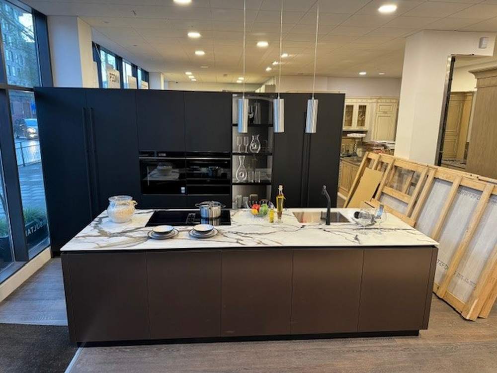 Ex Display Binova Bluna Tech Matt Black & Aluminium Tech Kitchen with Island - Siemens Appliances - Italian Veined Porcelain Worktop