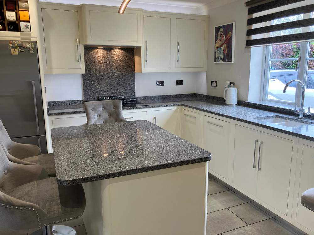 Buttercream Chrome Handled Dovetail Joint Kitchen with Island and Utility Room – Siemens Appliances - Grey Flecked Granite Worktops