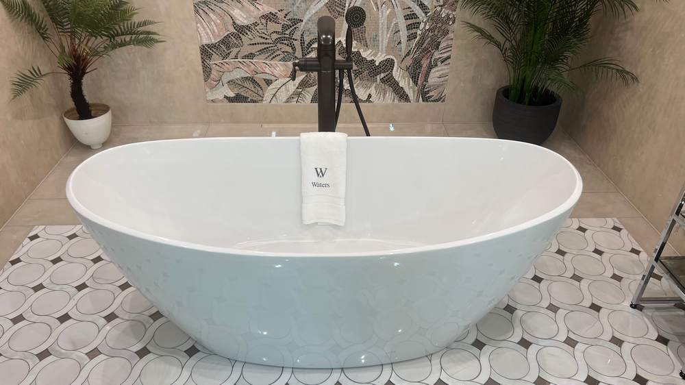 Ex Display Hi Grated Acrylic White Gloss Free Standing Bath - SE124