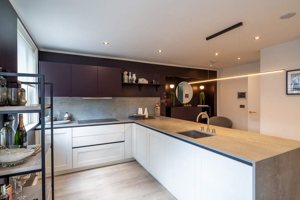 Ex Display Hacker Concept Large Hampton White - Porto Blackberry Kitchen & Peninsular & Sideboard - Dekton Soke 20mm Worktops